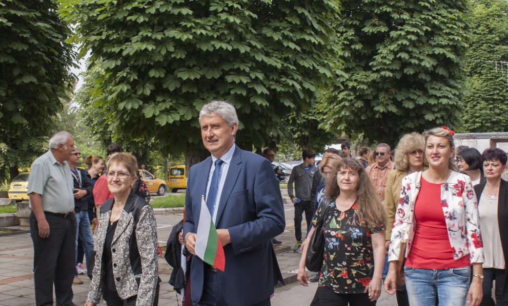 Кметът Генади Събков оглави празничното шествие за 24 май.