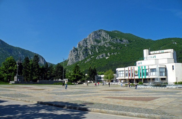 Площад Христо Ботев във Враца