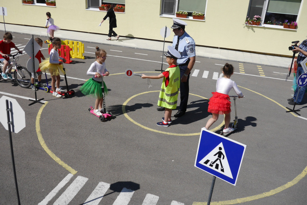 Децата показаха своите умения на площадката за пътна безопасност в ДГ "Щурче"