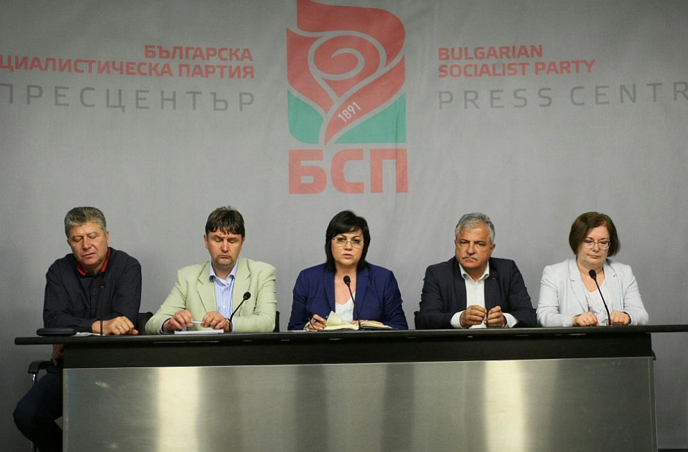  Лидерът на Българска социалистическа партия Корнелия Нинова даде конференция в централата на партията след среща с кметове 