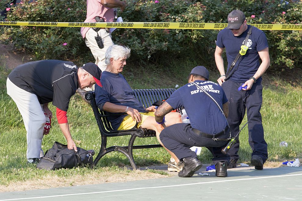 Стив Скалийз е ранен в бедрото, но състоянието му е стабилно