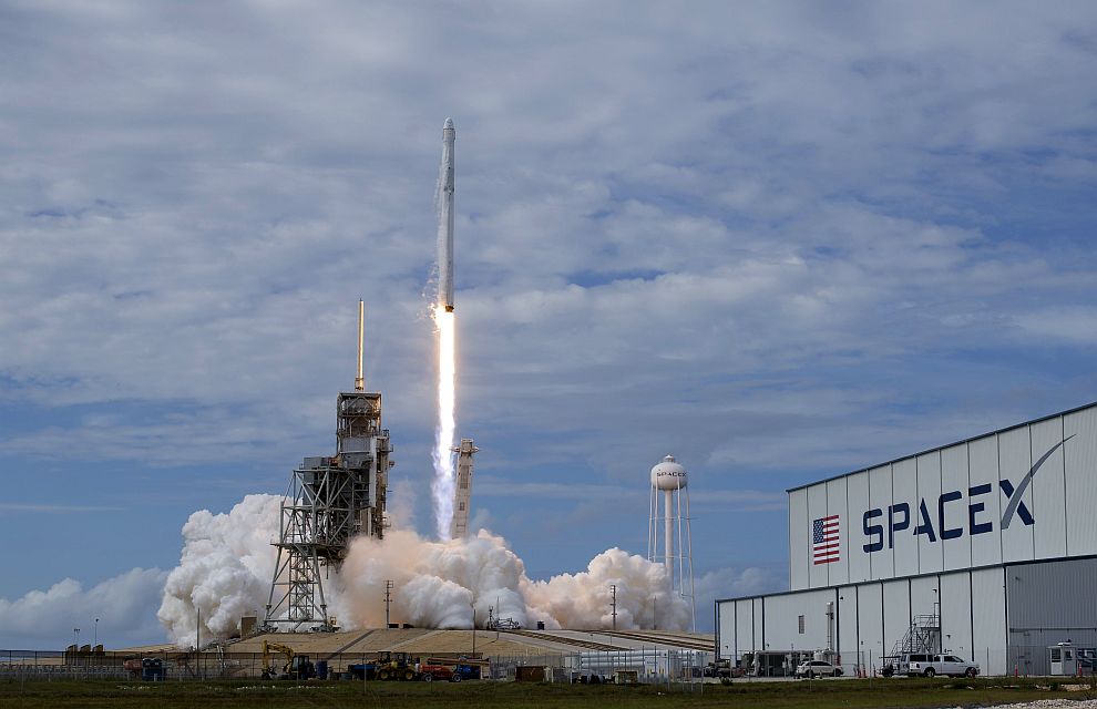 SpaceX се готви да изстреля българския спътник BulgariaSat-1