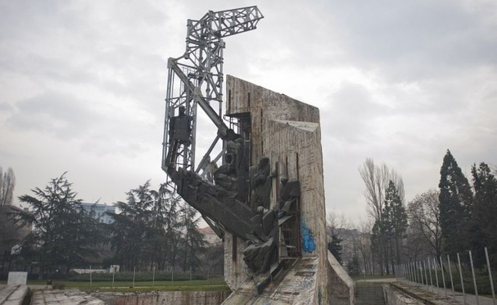  НДК монумент 