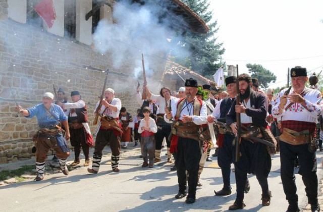 Подгорски пушки гърмяха на голямата българска сватба в Арбанаси