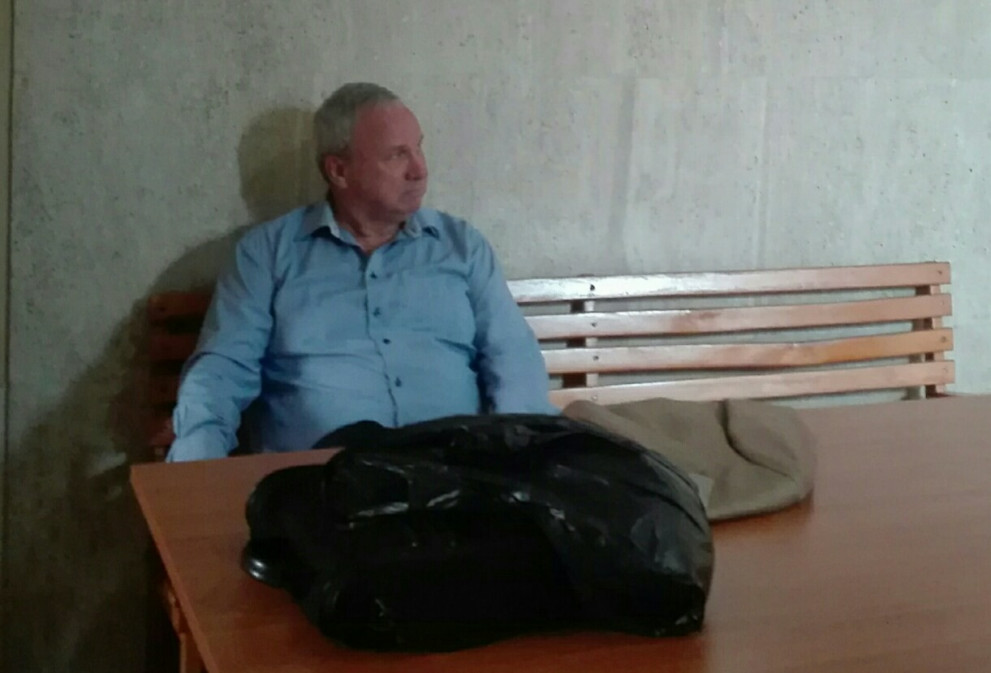 Курт Шмидт Расмуссен (на 74 г.) пристигна чинно днес в Окръжния съд в Бургас, но си тръгна, след като стана ясно, че няма преводач.