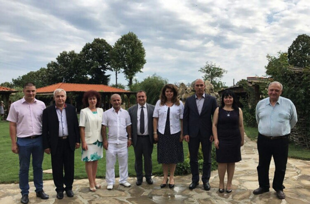Вицепрезидентът Илияна Йотова, както и дипломати, кметове, жители и гости на Плиска присъстваха на събитието.