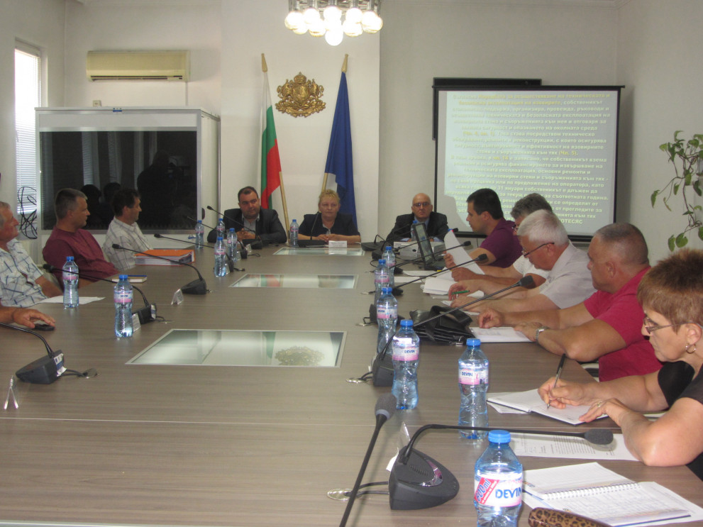 Заседанието, водено от областния управител във Враца.