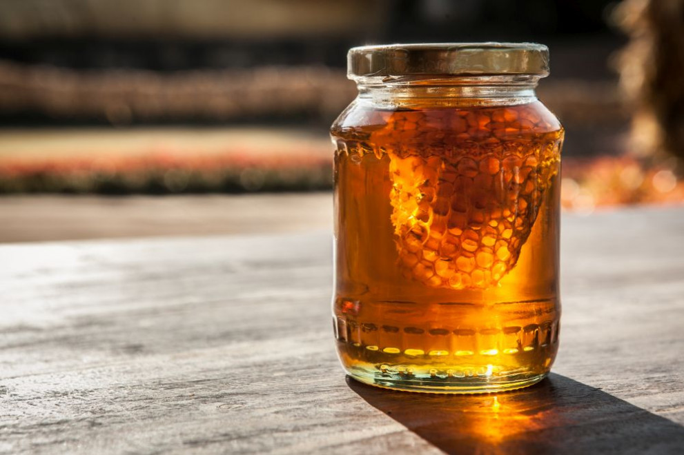 Производители предлагат мед и пчелни продукти в Добрич