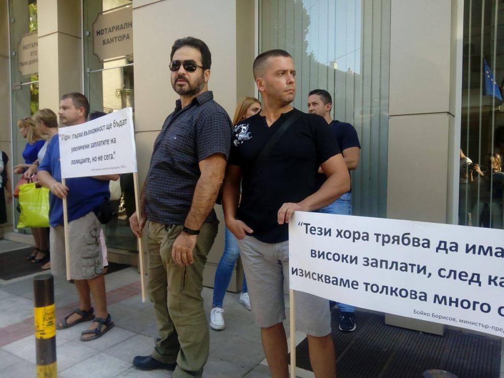  Десетки служители на реда излязоха на митинг в Пловдив 