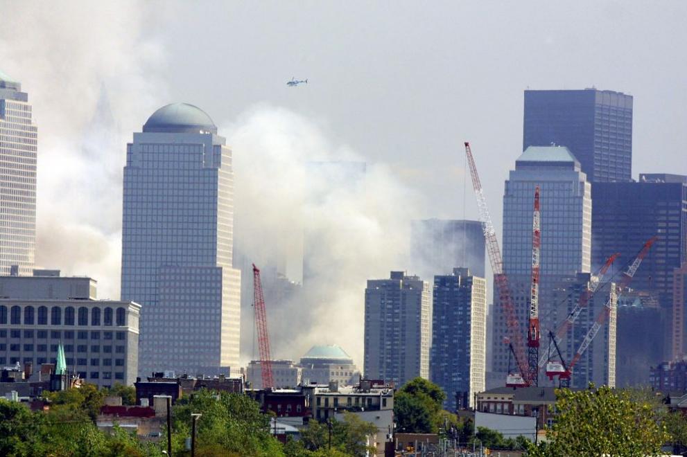  Американците означават шестнадесетата годишнина от атентатите от 11 септември 2001 година, лишили живота на близо 3000 души в Ню Йорк и във Вашингтон. 