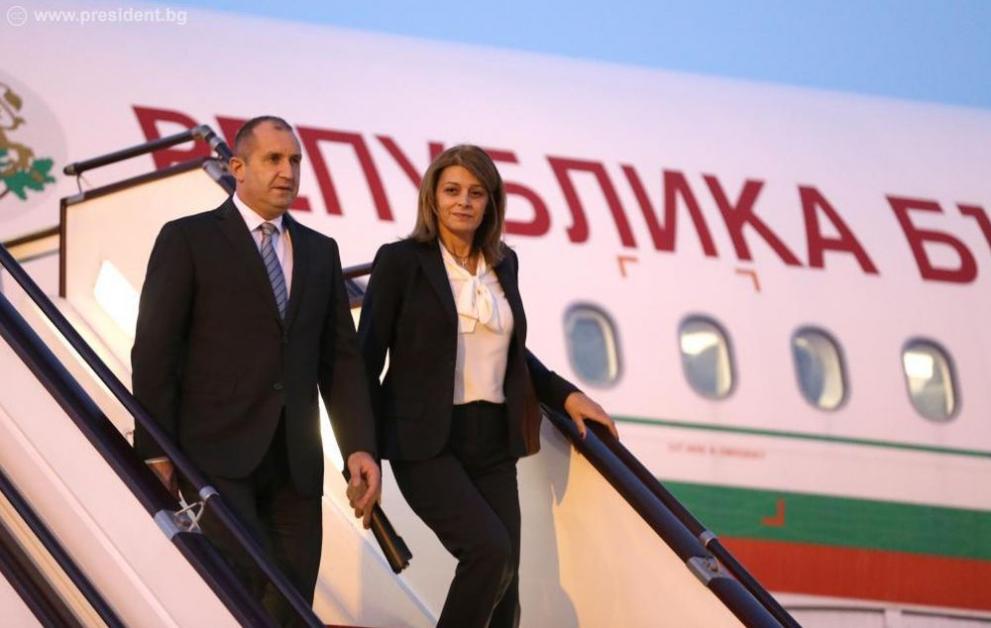 Президентът Румен Радев пристигна в Азербайджан със съпругата си Десислава Радева