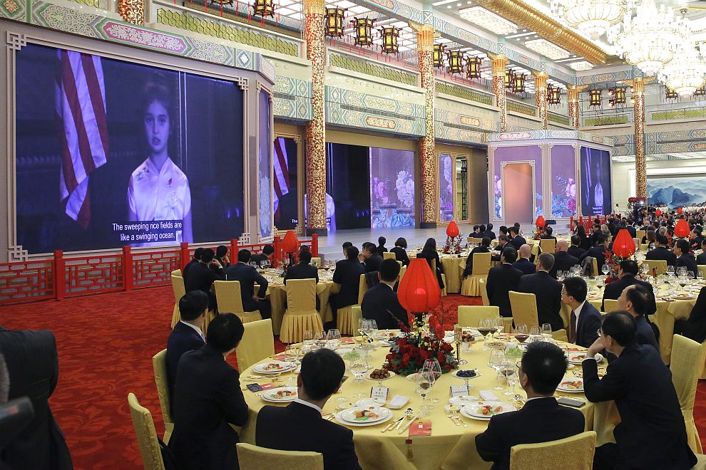Видеото с Арабела Къшнър беше показано на държавната вечеря в чест на Доналд Тръмп в грандиозния Дворец на народа в Пекин