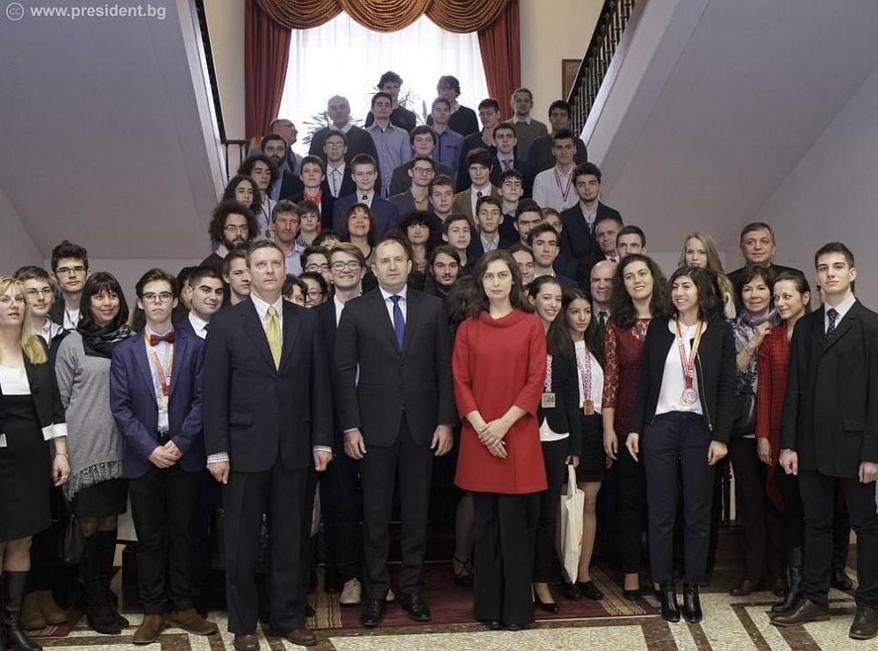 Президентът Румен Радев беше домакин на Седмата годишна среща на олимпийските отбори по природни науки