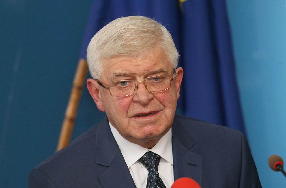 Здравният министър Кирил Ананиев; на снимката долу - председателят на НЗОК д-р Камен Плочев