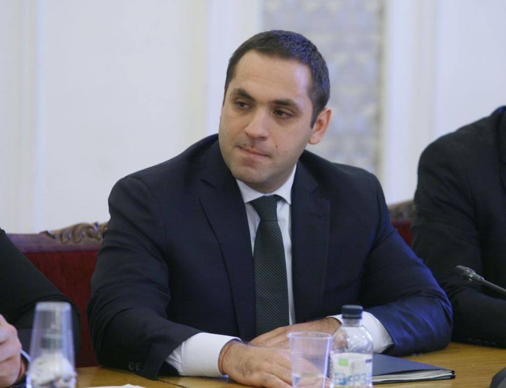 министърът на икономиката Емил Караниколов