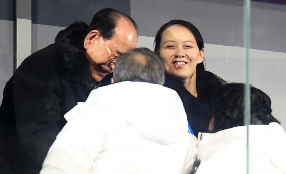  Исторически миг: Президентът на Южна Корея се ръкува със сестрата на Ким Чен-ун 