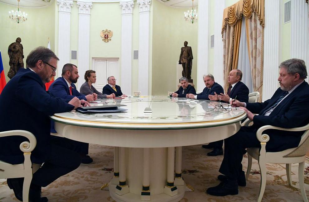  Владимир Путин, който завоюва четвърти президентски мандат, се срещна със съперниците си в конкуренцията за Кремъл 