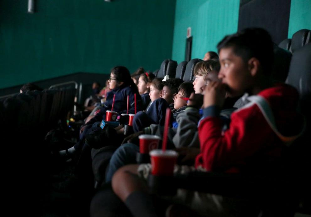За да задоволи филмовите нужди на населението, Саудитска Арабия планира да отвори около 350 киносалона с над 2500 екрана до 2030 г.