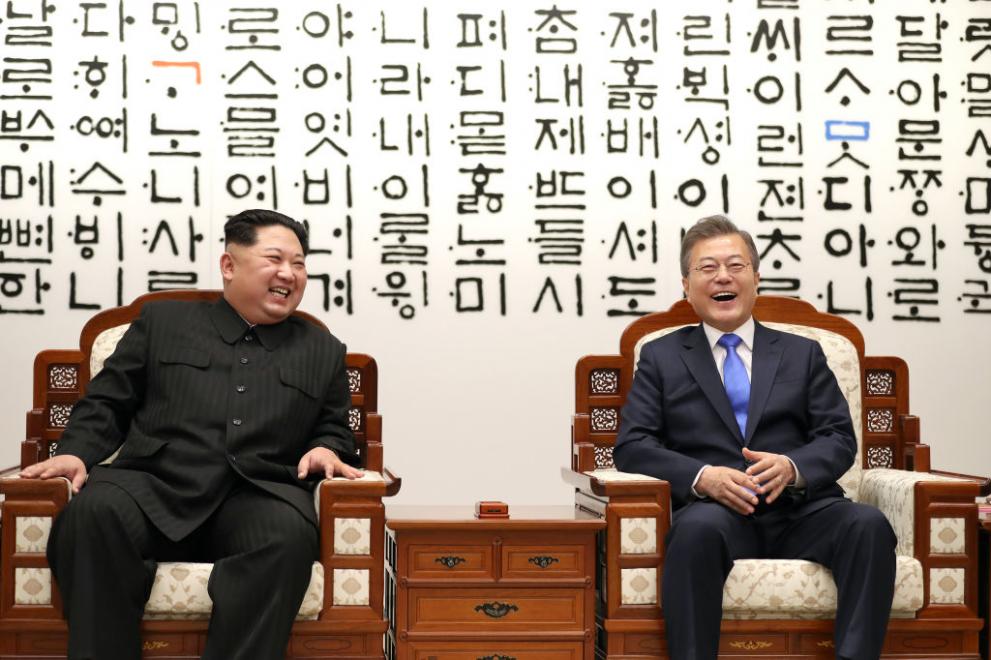  Севернокорейският водач Ким Чен-ун и южнокорейският му сътрудник Мун Дже-ин 