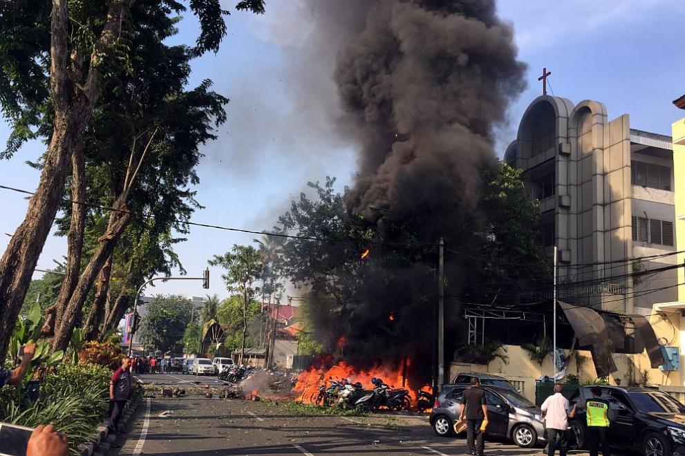 нападения църкви Индонезия