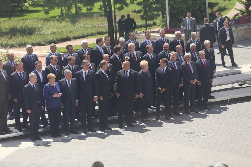  Лидерите от Европейски Съюз и Западните Балкани се събраха за обща фотография пред НДК 