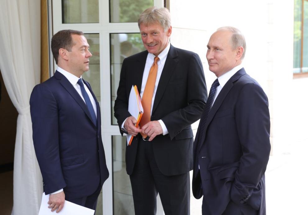  Путин посрещна Меркел в Сочи с рози 