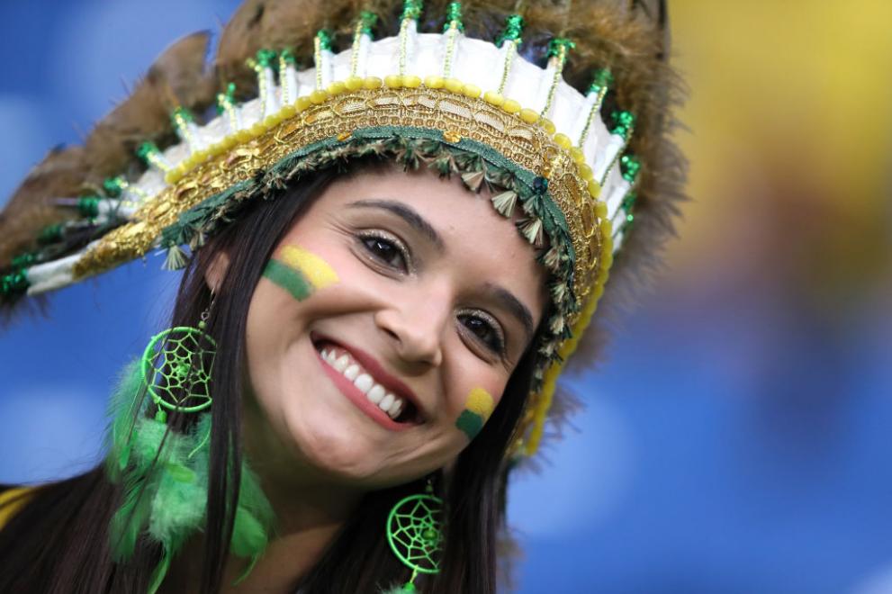  Красиви и усмихнати нежните последователки на Световното състезание по футбол 