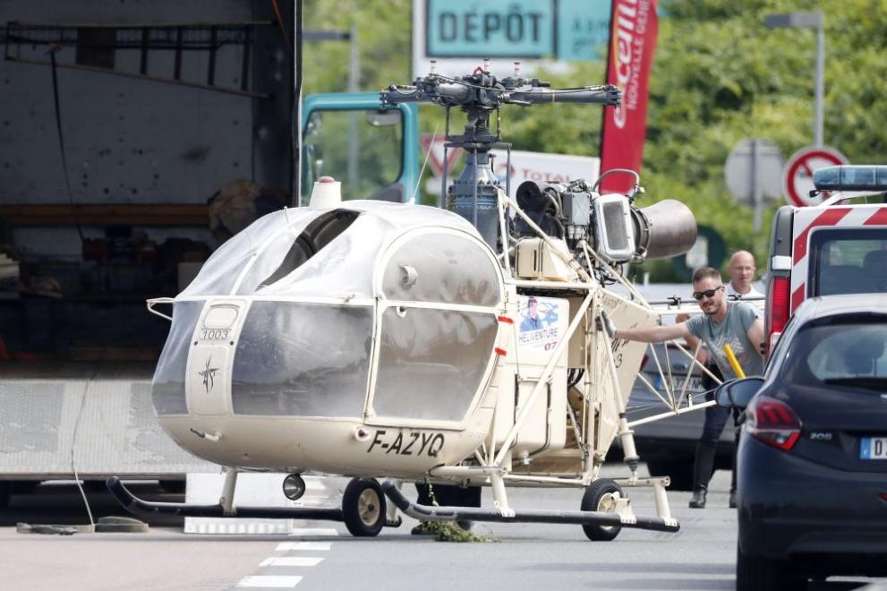 Затворник избяга с хеликоптер от френски затвор