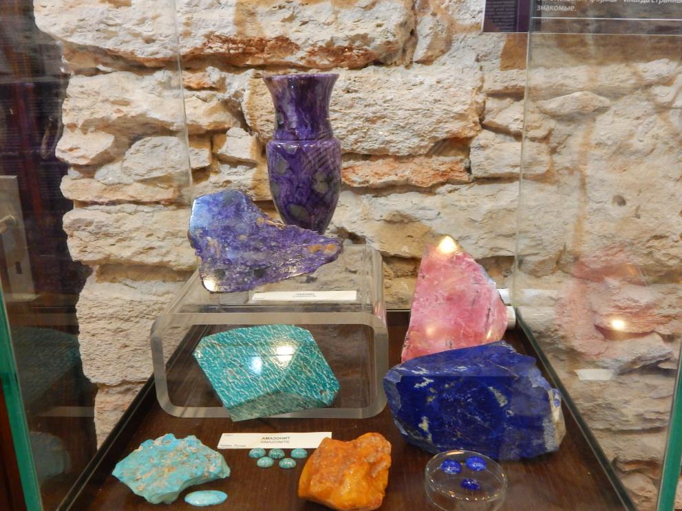 В Двореца откриха изложба с редки и ценни минерали