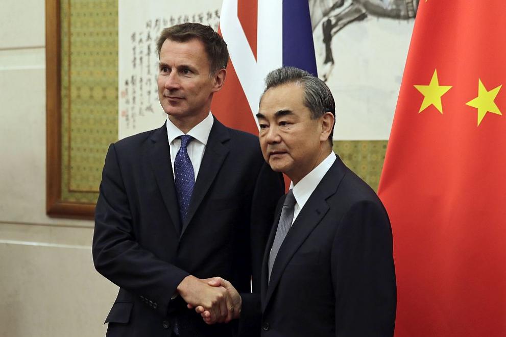Новият британски външен министър Джереми Хънт направи гаф в Пекин и развесели домакините си в китайската столица