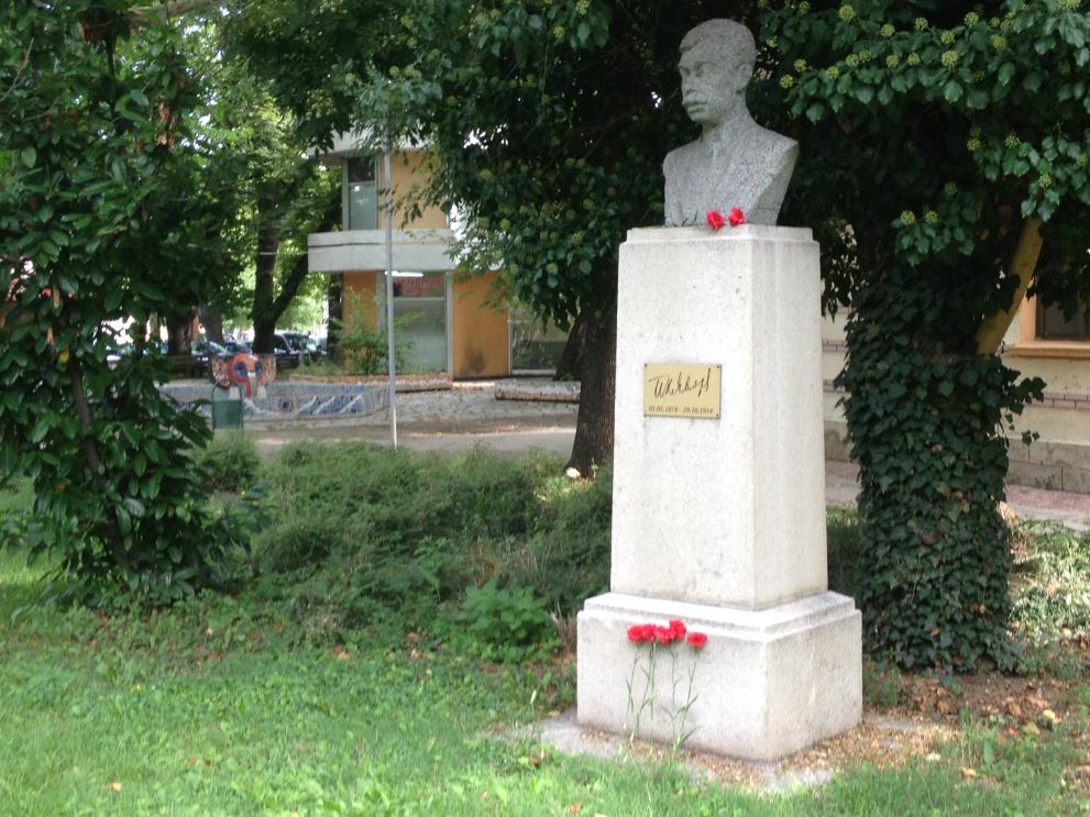 Паметник на Пейо Яворов