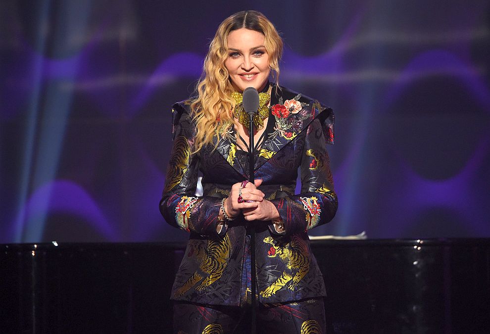  Когато получи премията Жена на годината на Билборд през 2016 година, Мадона изброи в благодарствената си тирада разпоредбите, които се е очаквало да съблюдава като певица 