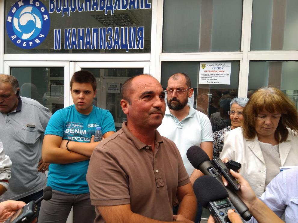 Тодор Гикински слезе при протестиращите
