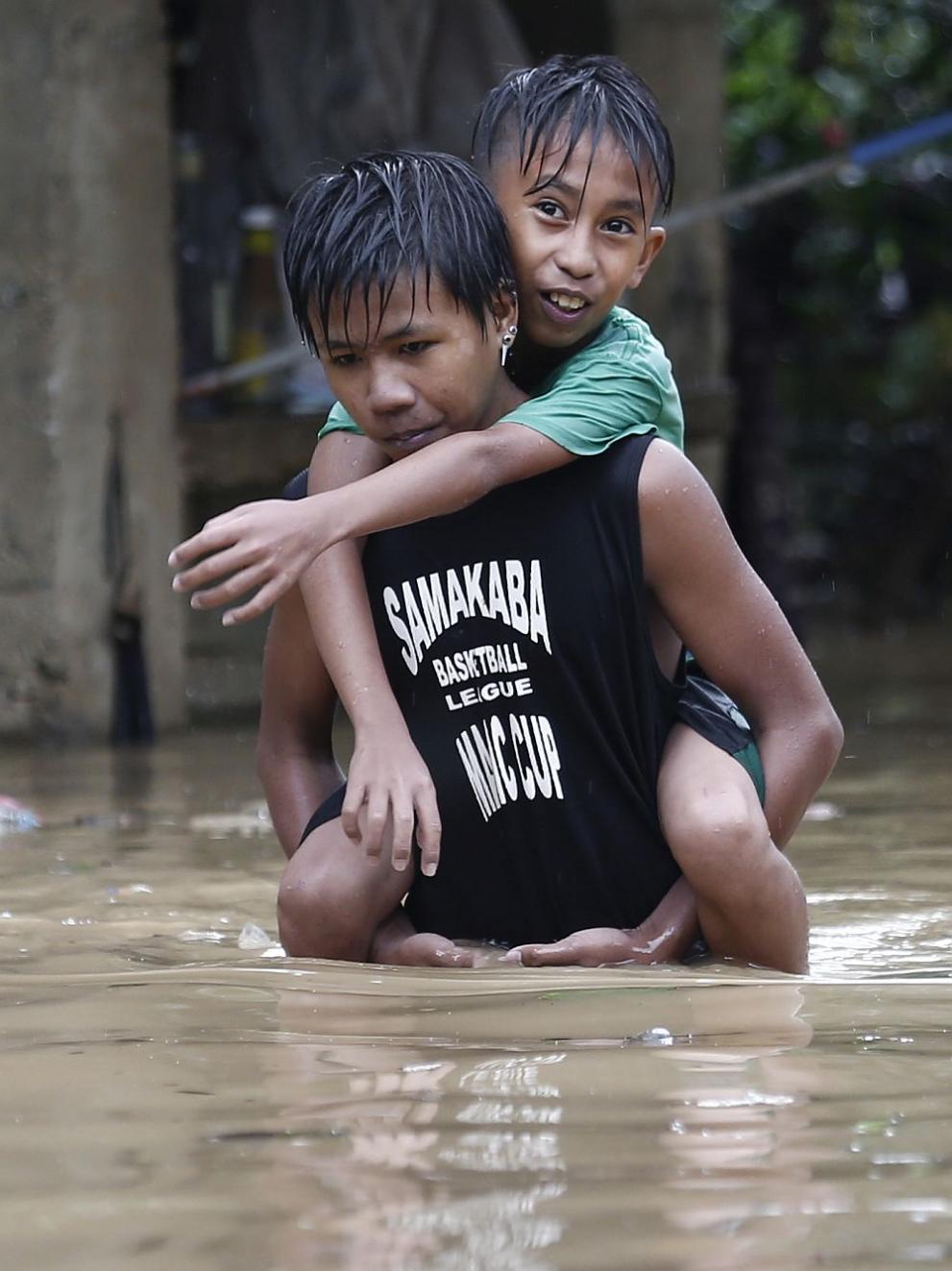  Тайфунът Мангхут мина през Филипините 