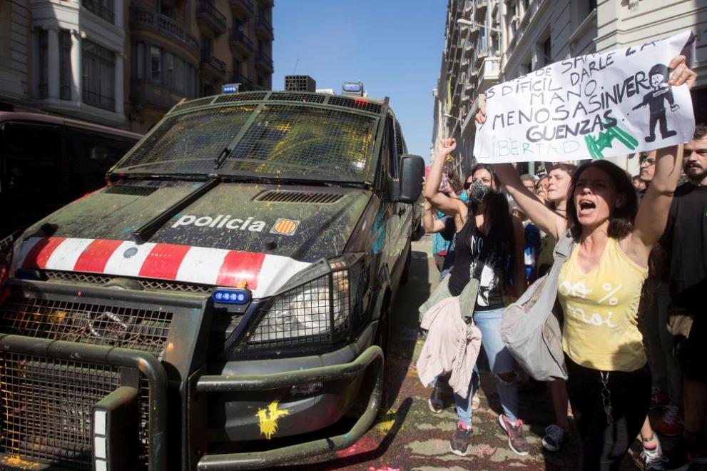  Сблъсъци в Барселона сред сепаратисти и служители на реда 
