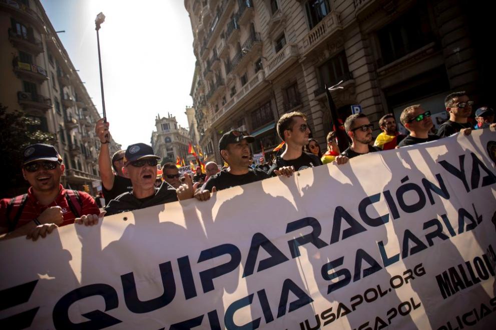  Сблъсъци в Барселона сред сепаратисти и служители на реда 