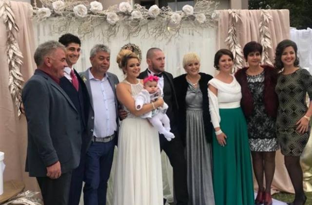Певицата Николина Чакърдъкова вдигна весела сватба на дъщеря си