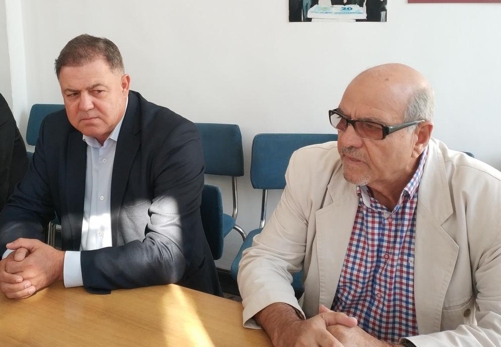 "Нуждаем се от единен политически субект, в който да намерят място всички защитници на демокрацията", каза в Бургас Николай Ненчев.