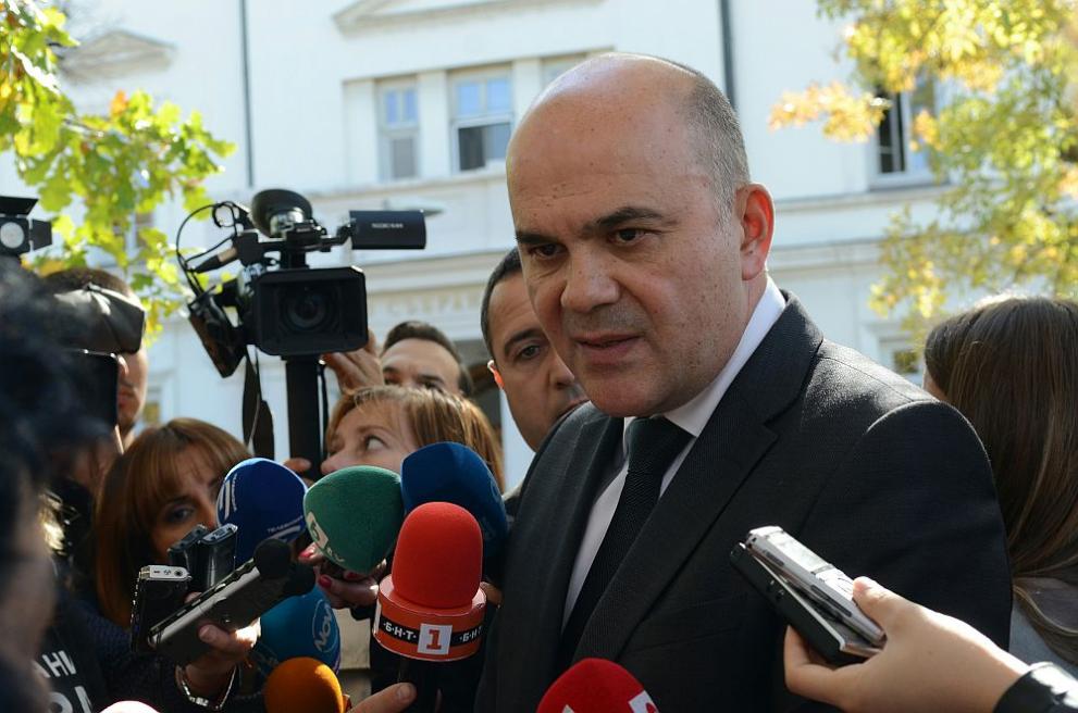 Социалният министър Бисер Петков се срещна с протестиращите майки