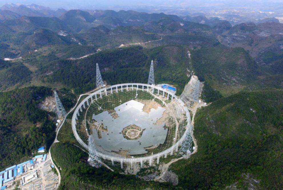 Най-големият телескоп в света, FAST, построен в Китай преди две години.