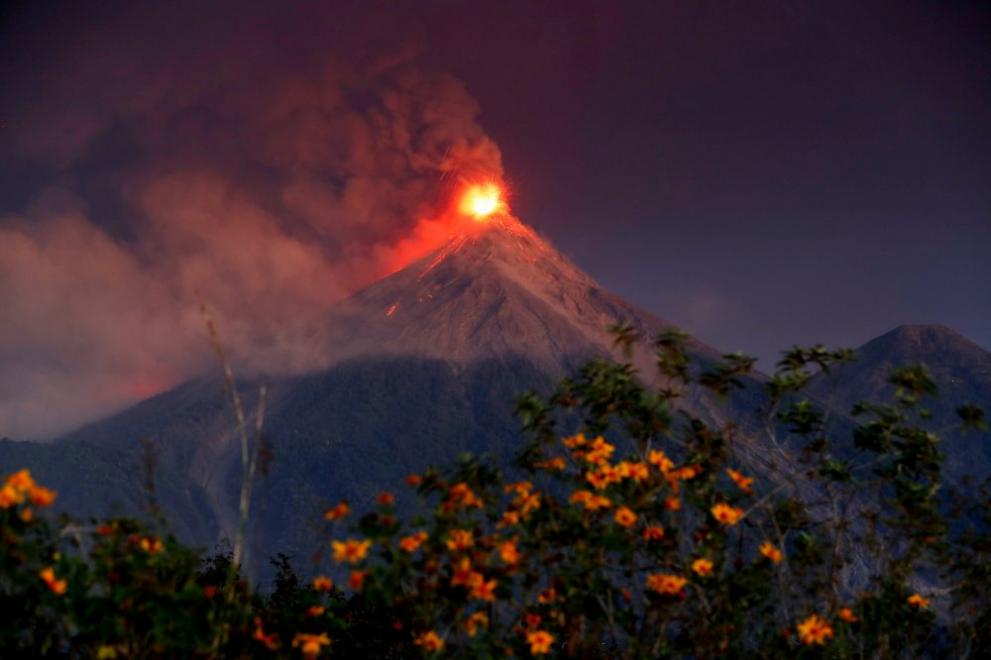 вулкан Фуего Гватемала 