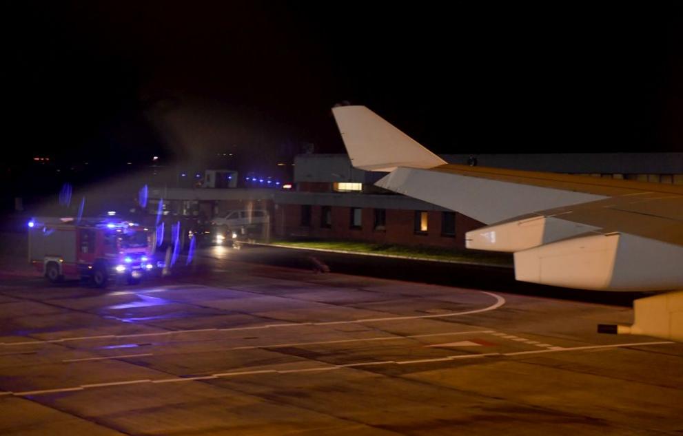  Самолетът на Меркел кацна спешно в Кьолн 