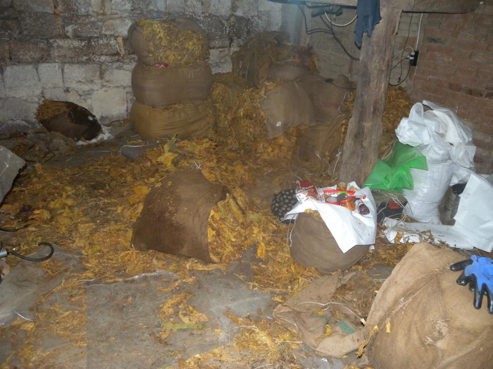  В Каменово разкриха незаконна фабрика за тютюн без бандерол, откритата стока е за 60 000 лв. 