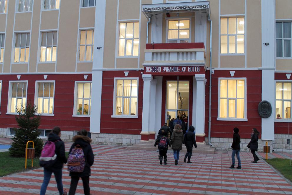 Първо основно училище в Търговище отново отвори врати