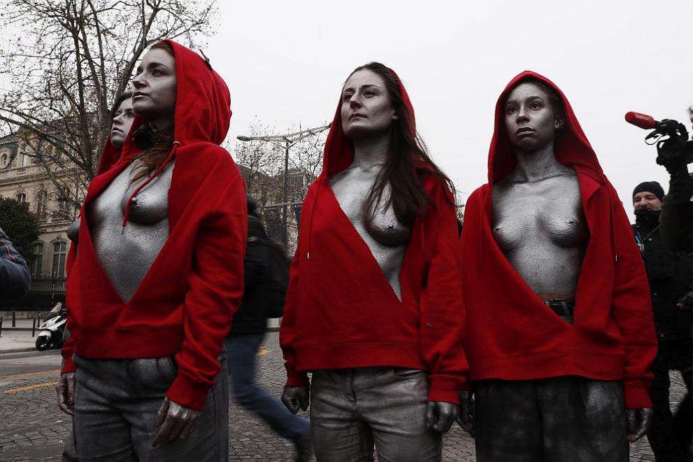  голи активистки Париж 