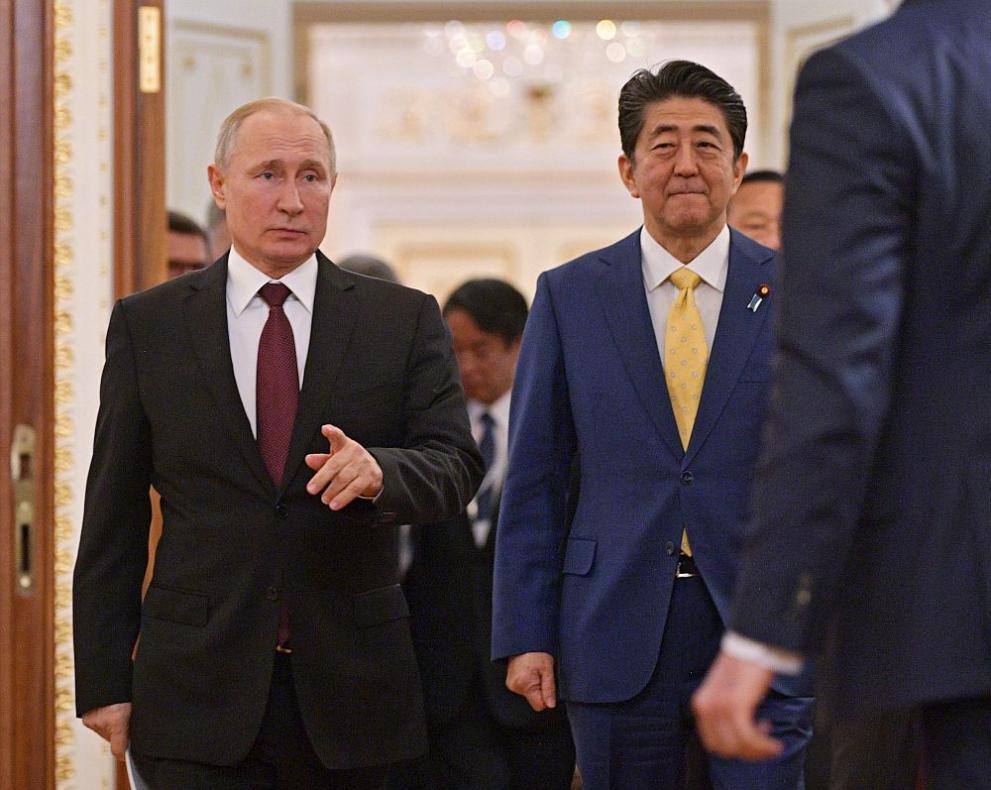  Премиерът на Япония Шиндзо Абе и съветският президент Владимир Путин 