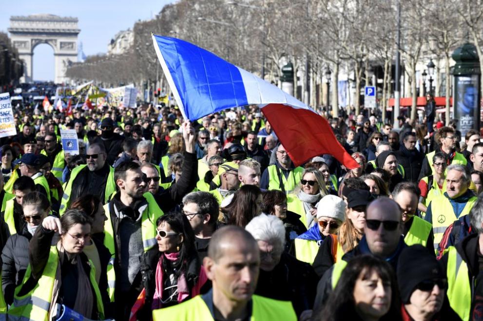  Стотици жълти жилетки демонстрираха в Париж през днешния ден 