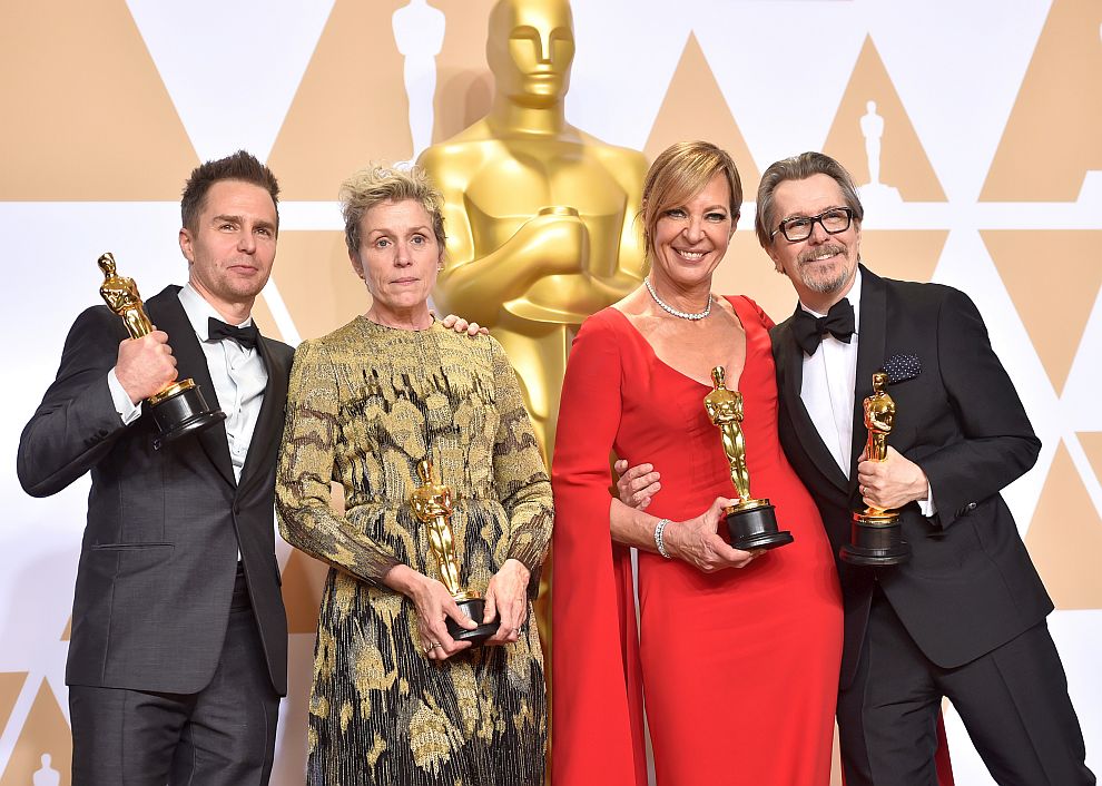 През 2018 година актьорите Сам Рокуел, Франсис Макдорманд, Алисън Джани и Гари Олдман победиха на премиите БАФТА, а по-късно повториха триумфа си и на Оскарите 