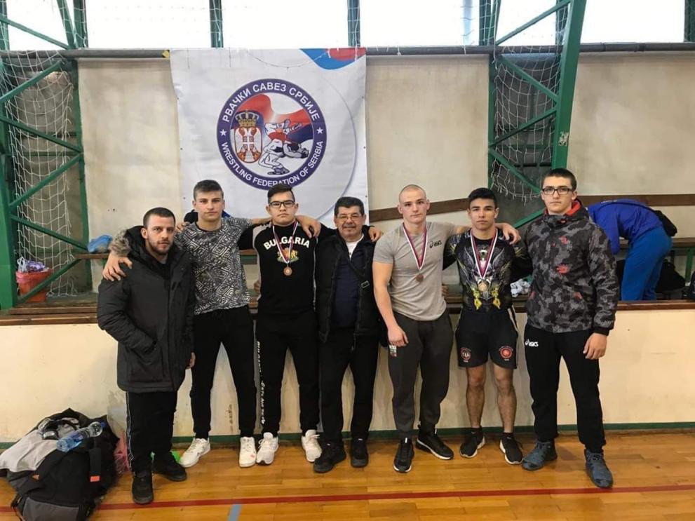 Петима юноши от кюстендилския клуб по борба на турнир в Белград