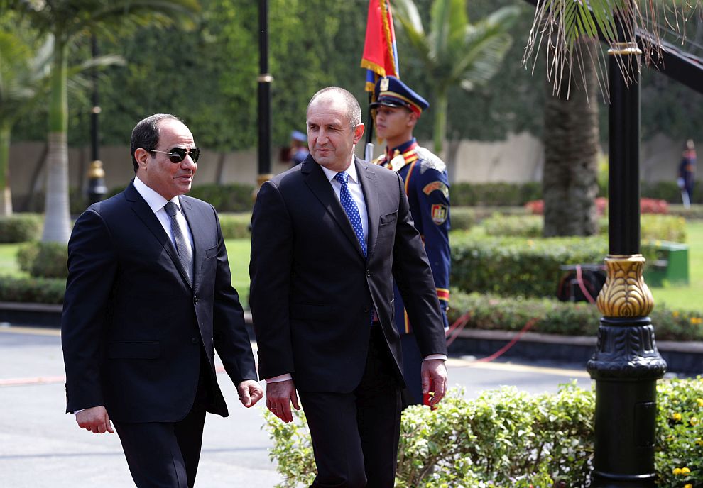 Българският президент Румен Радев и египетският му колега Абдел Фатах ас Сиси разговаряха в Кайро